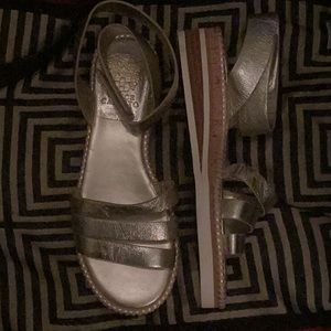 Never worn Vince Camuto silver sandal size 7